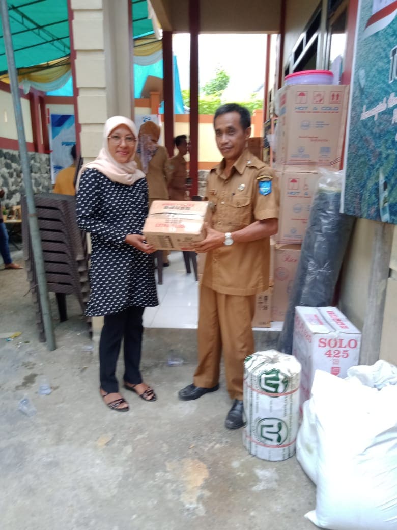 Penyerahan Bantuan Kepada Kelompok Pertanian Sumber Anggaran Dari Dana Kelurahan Tahun 2024